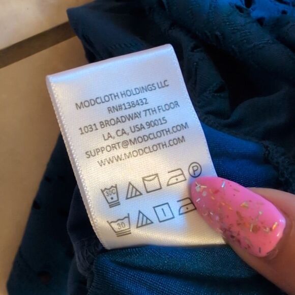 NWT ModCloth Sought After in Sapphire Halter Top blue eyelet size 1X - Picture 8 of 8